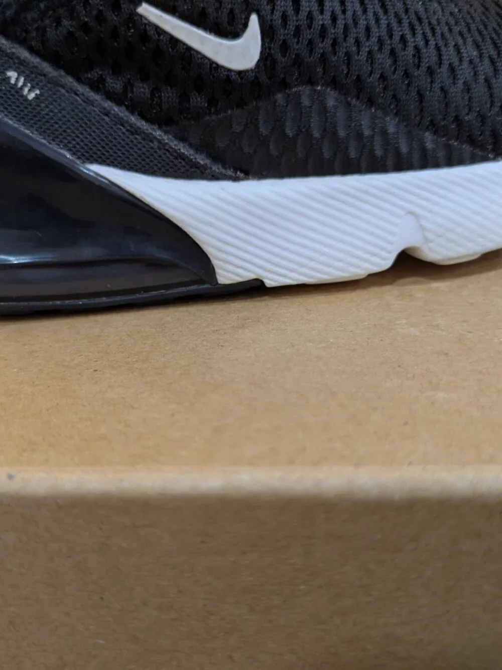Size 6c-Nike Air Max 270 Black & White Mesh Slip on Sneakers Great Condition